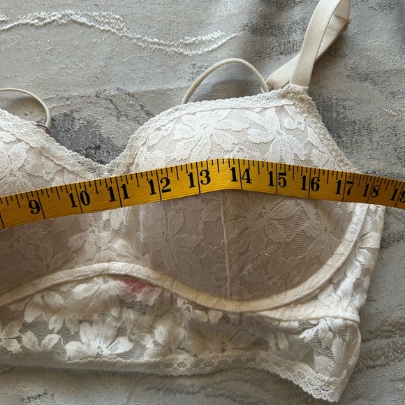 PINK Victoria's Secret Floral Lace Bralette in Cream - Picture 4 of 10